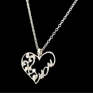 🆕 Silver Necklace Silver Heartfelt Radiance - Mom
